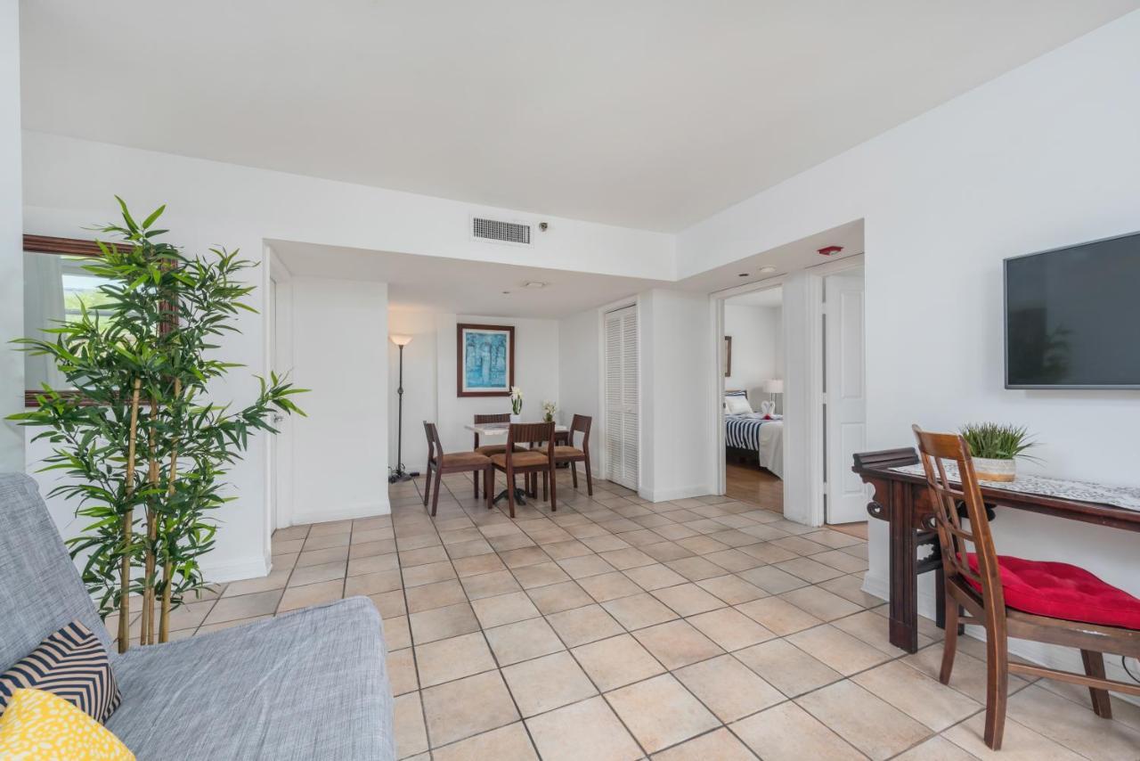 Sobe Lux Suites On Ocean Miami Beach Exterior photo